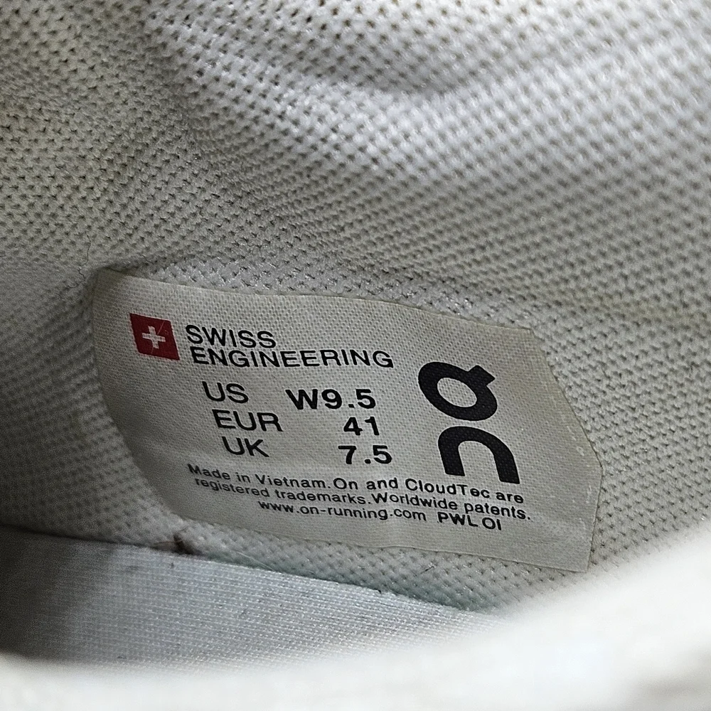On Cloud On Roger Tennis Shoes All White Women's 9.5